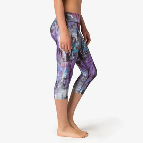 Beyond Yoga Lux Print Capri Leggings‎ Small - Picture 2 of 9